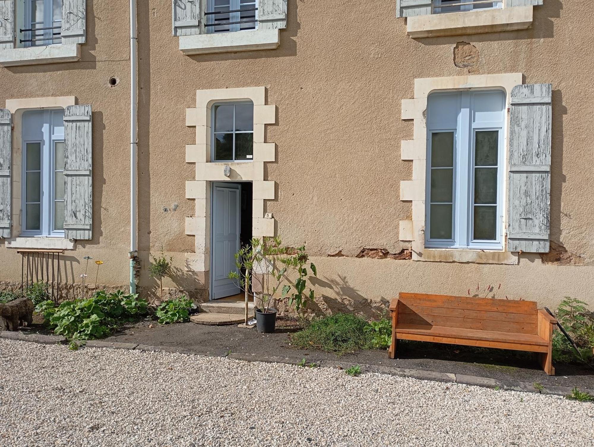 L' Ancienne Ecole Du Morvan Larochemillay Экстерьер фото