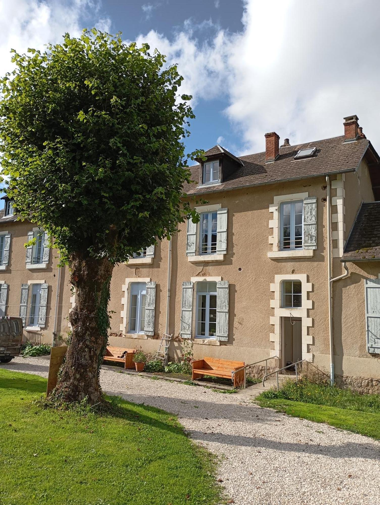 L' Ancienne Ecole Du Morvan Larochemillay Экстерьер фото