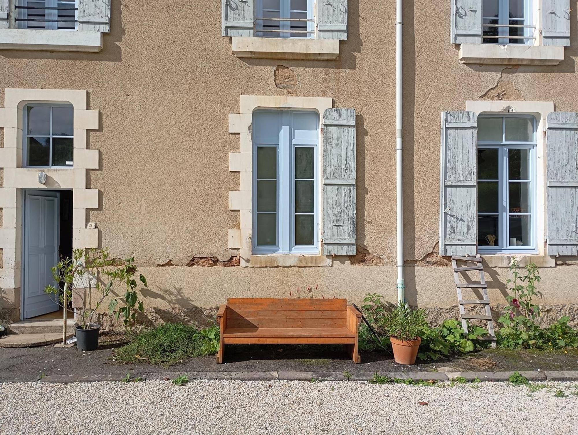 L' Ancienne Ecole Du Morvan Larochemillay Экстерьер фото