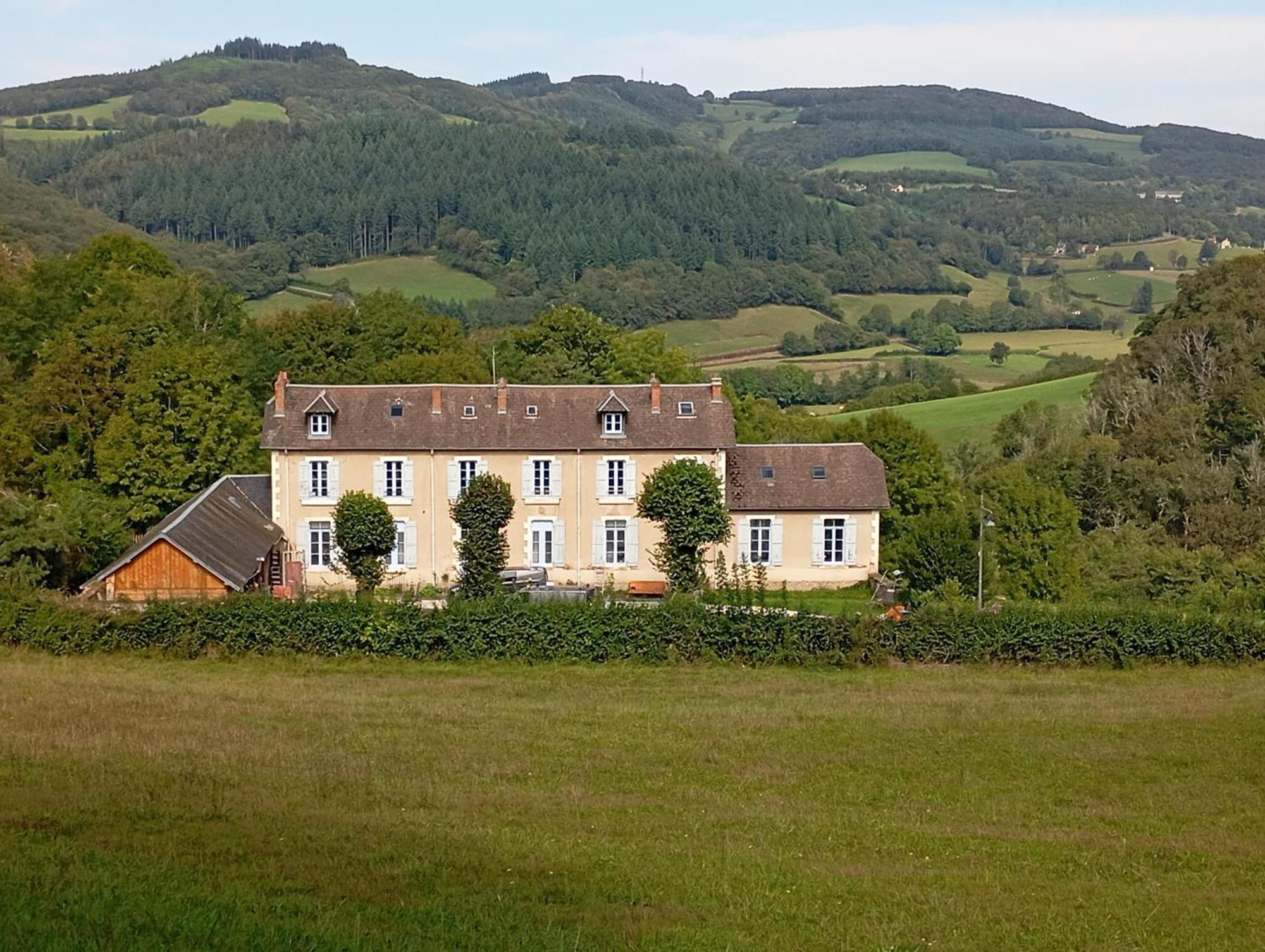 L' Ancienne Ecole Du Morvan Larochemillay Экстерьер фото
