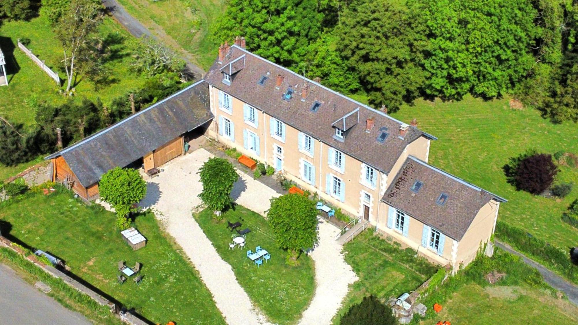 L' Ancienne Ecole Du Morvan Larochemillay Экстерьер фото