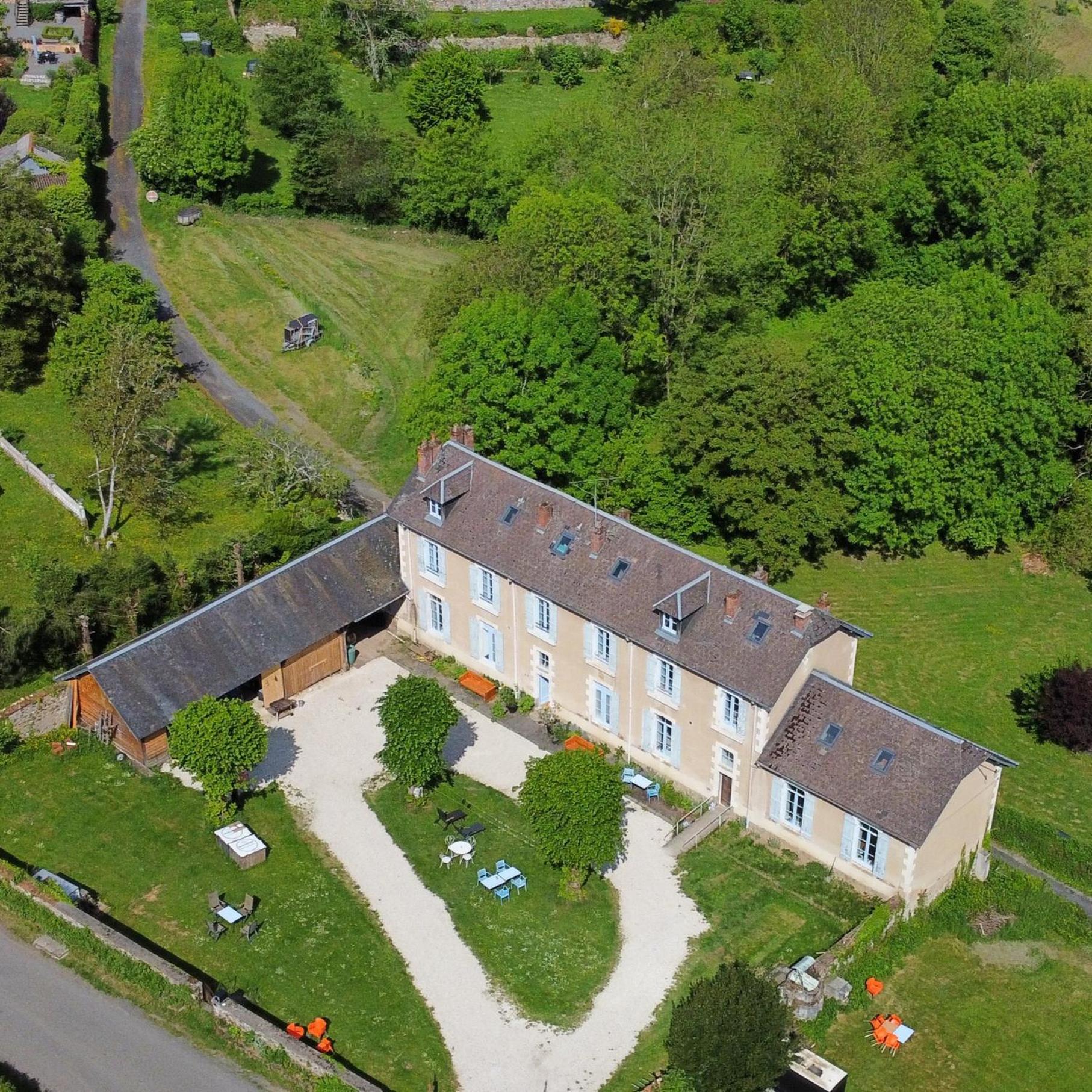 L' Ancienne Ecole Du Morvan Larochemillay Экстерьер фото